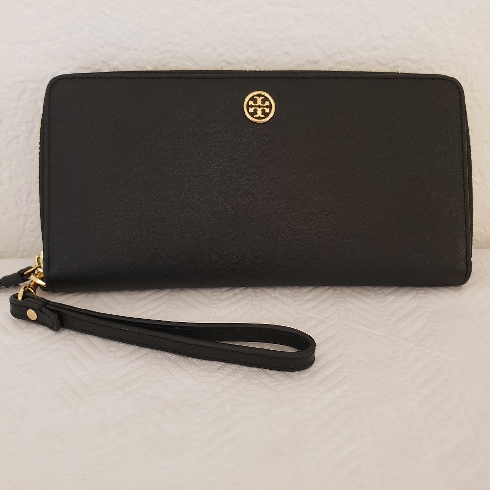 TORY BURCH Robinson Passport Continental Wallet ~ Black